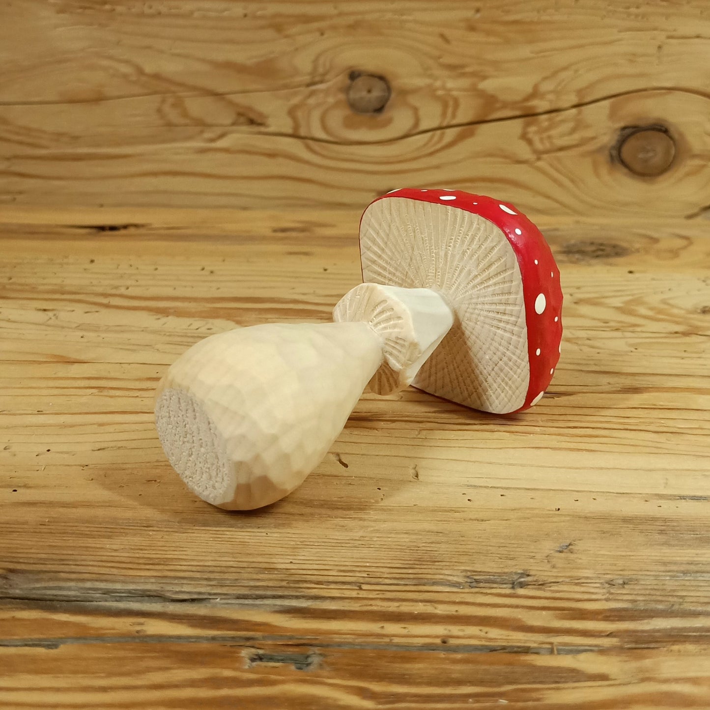 Fliegenpilz Zauber (handgeschnitzt) aus Zirbenholz