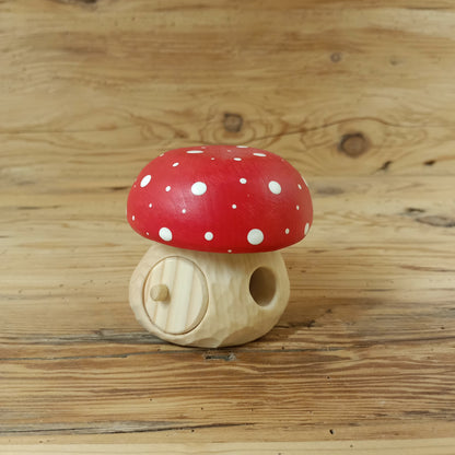 Zwergenhaus (handgeschnitzt) aus Zirbenholz