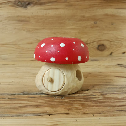 Zwergenhaus (handgeschnitzt) aus Zirbenholz