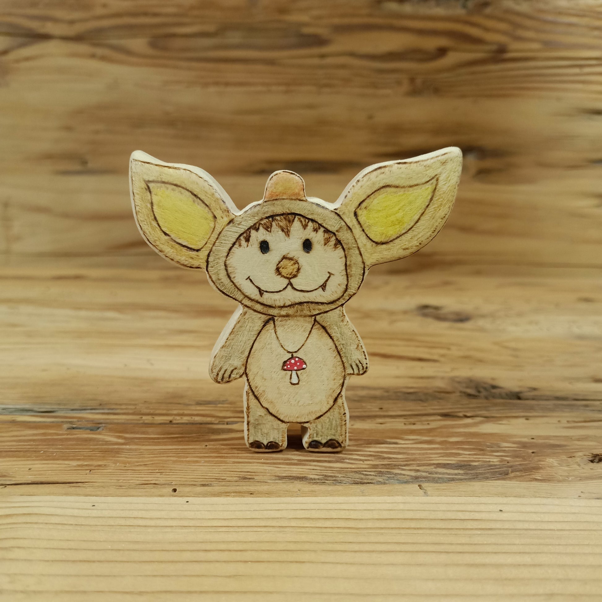 Lumoki der Traumhüter – handgemachte Holzfigur und Naturwesen aus Lindenholz von NaturWunderWerk aus Südtirol. Magischer Begleiter aus der Zauberwerkstatt der Zauberschnitzer für fantasievolles Spielen und kleine Waldabenteuer.