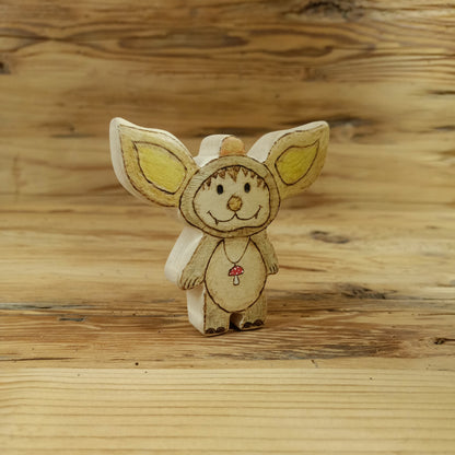 Lumoki der Traumhüter – handgemachte Holzfigur und Naturwesen aus Lindenholz von NaturWunderWerk aus Südtirol. Magischer Begleiter aus der Zauberwerkstatt der Zauberschnitzer für fantasievolles Spielen und kleine Waldabenteuer.