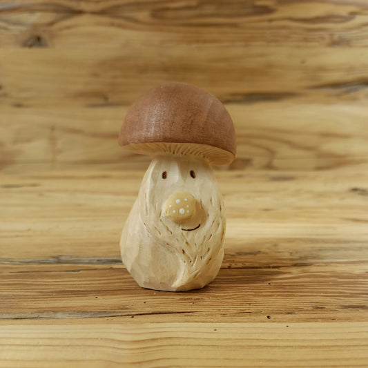 Handgeschnitzter Glückspilz aus Zirbenholz von NaturWunderWerk – einzigartiger Steinpilz als natürliche Dekoration und besonderes Geschenk für Naturliebhaber.